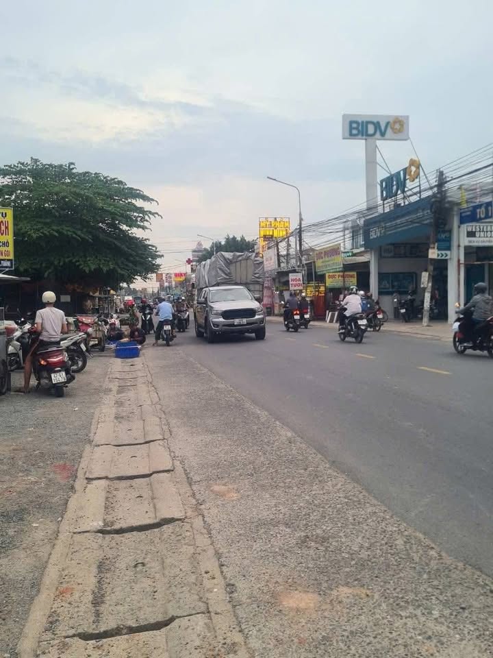 Nhà mặt tiền đường Phùng Hưng, An Phước, Long Thành 200m² giá 7 tỷ - Kinh doanh sầm uất!