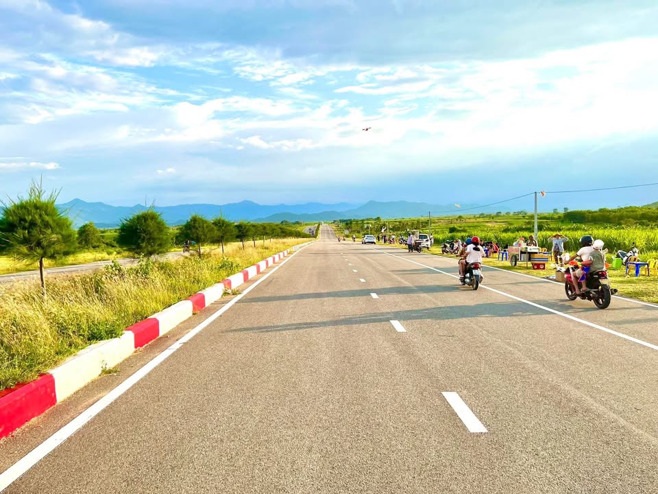 Đất mặt tiền đường lớn Ninh Sơn 8100m² giá 2.39 tỷ - Đầu tư sinh lời ngay!