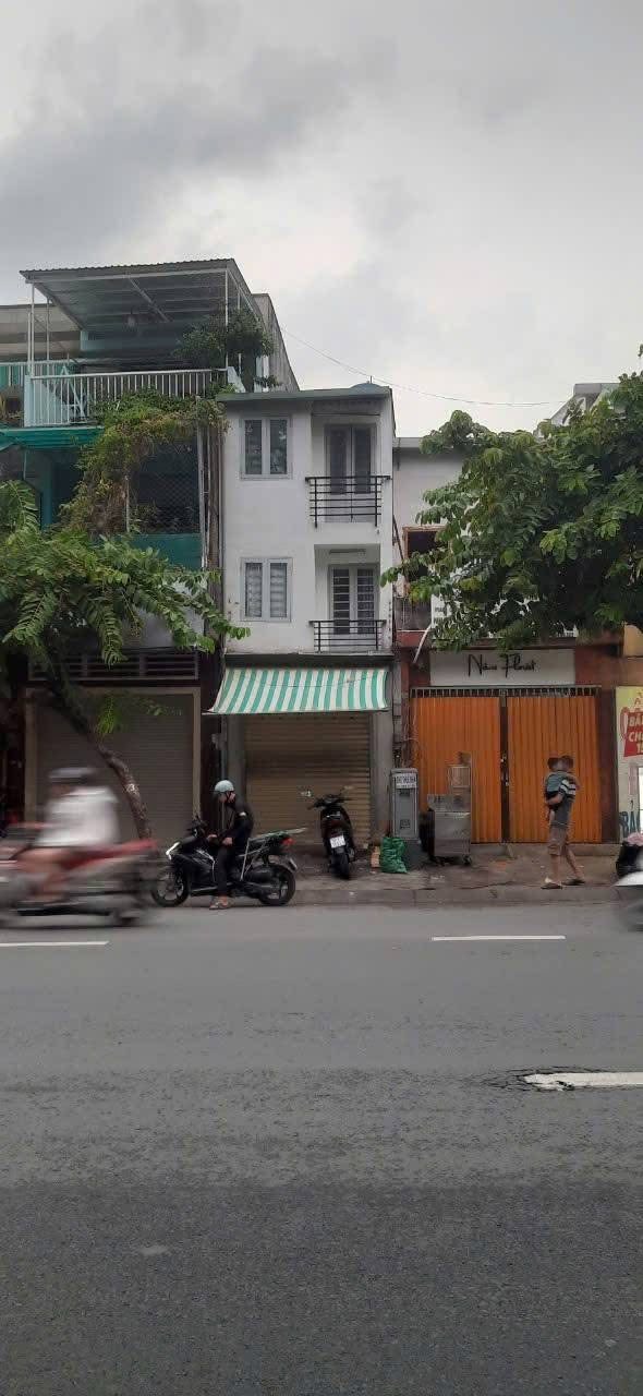 Nhà mặt tiền Nguyễn Kiệm, Gò Vấp 11m² giá 3.7 tỷ - Kinh doanh thuận lợi!