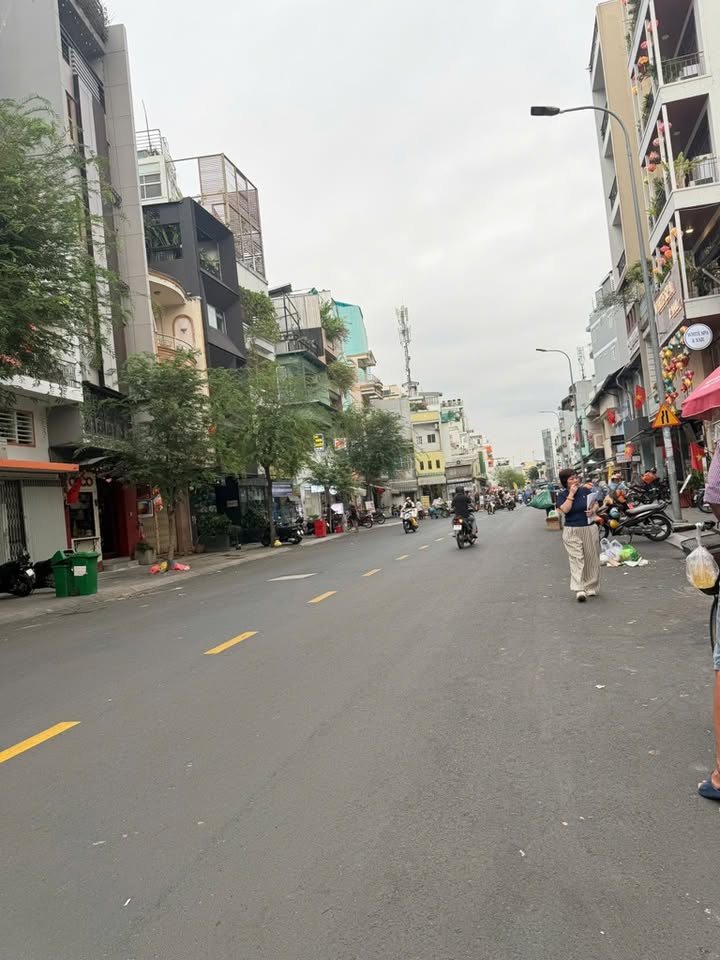 Nhà 3 tầng Đề Thám, quận 1, 18m² giá 3.88 tỷ - Thiết kế như homestay, vào ở ngay!