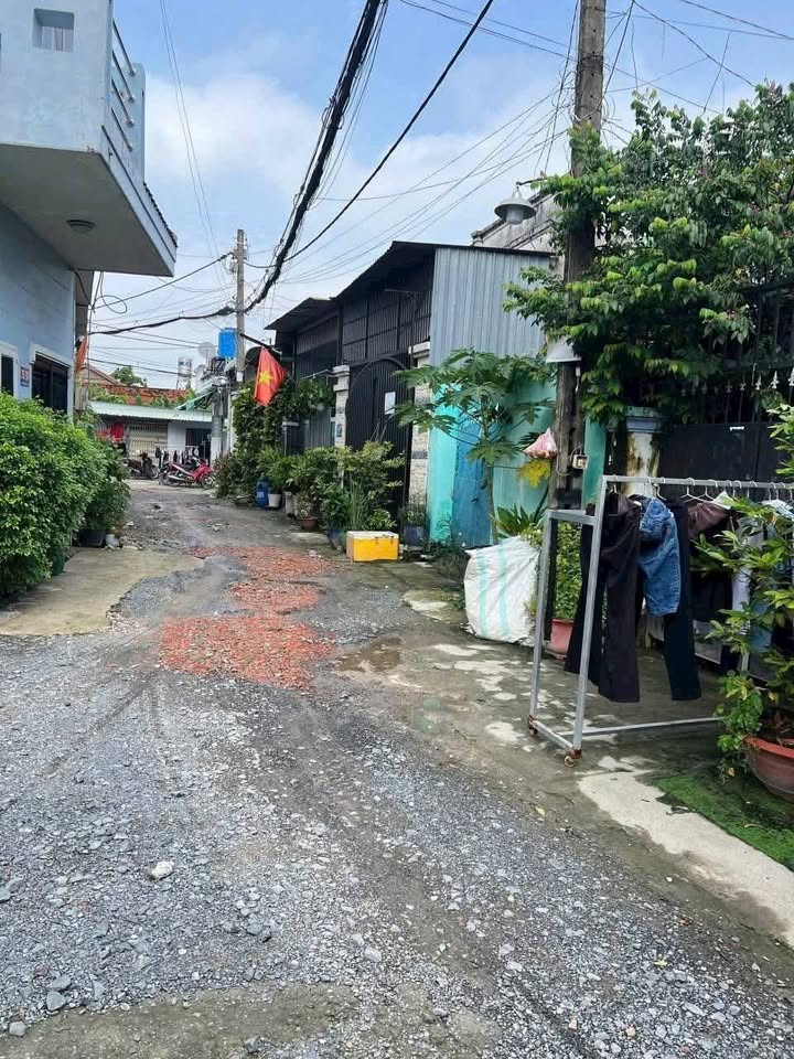 Nhà bán Hóc Môn 90m² giá 2.9 tỷ - Nhà sổ hồng riêng, hẻm xe quay đầu!