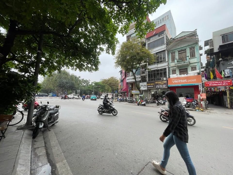 Nhà đẹp Giảng Võ 34m² giá 11 tỷ - Mặt tiền siêu khủng, lô góc thoáng sáng!