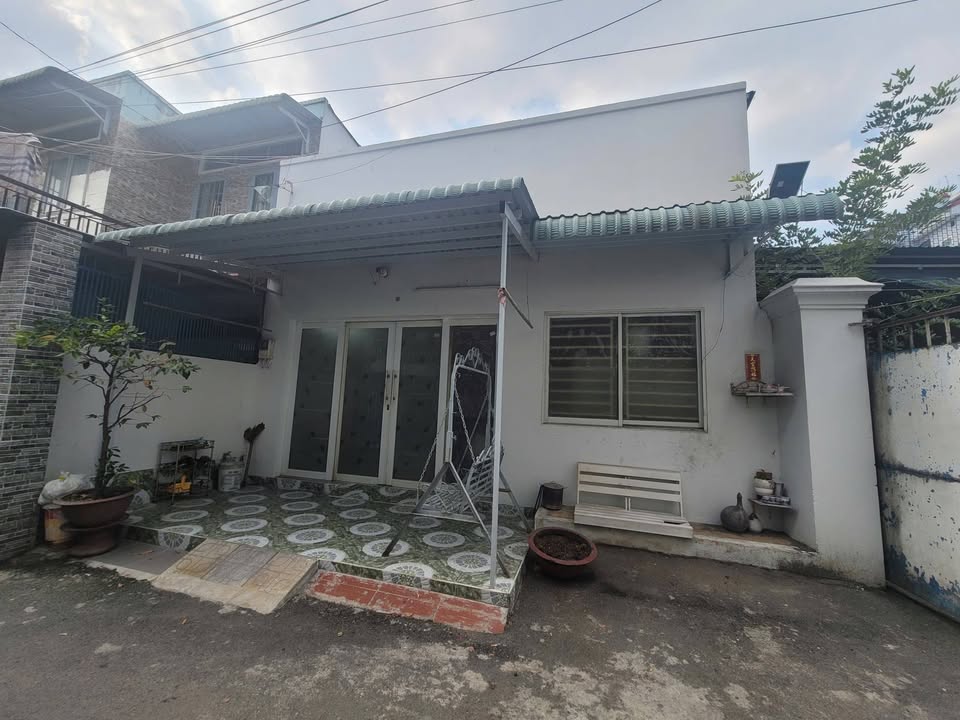 Nhà cấp 4 Thủ Đức 100m² giá 6.4 tỷ - Sẵn sàng giao dịch ngay!