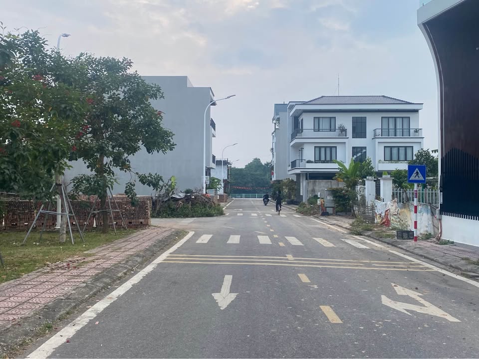 Lô đất đấu giá Liên Bảo Vĩnh Yên 84m² giá 4 tỷ - Vị trí đắc địa, view vườn hoa thoáng đãng!