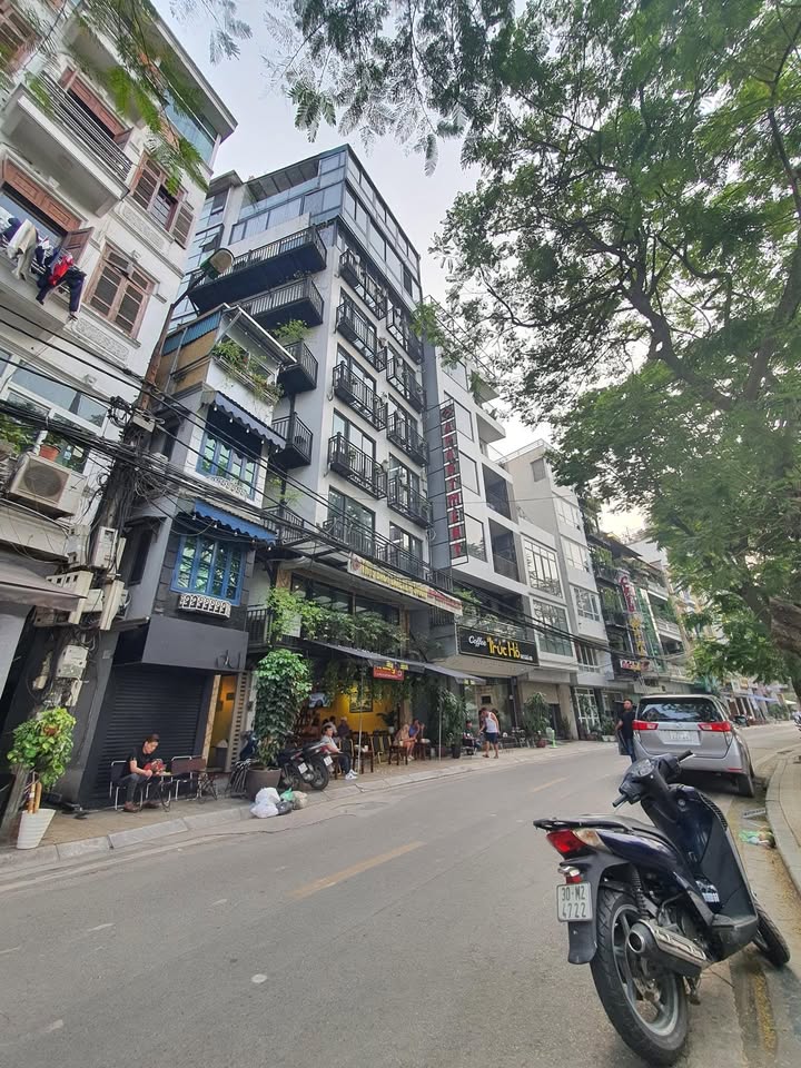 Nhà mặt phố Trúc Bạch 180m² giá 40 tỷ - Đầu tư hoàn hảo và sinh lời cao!