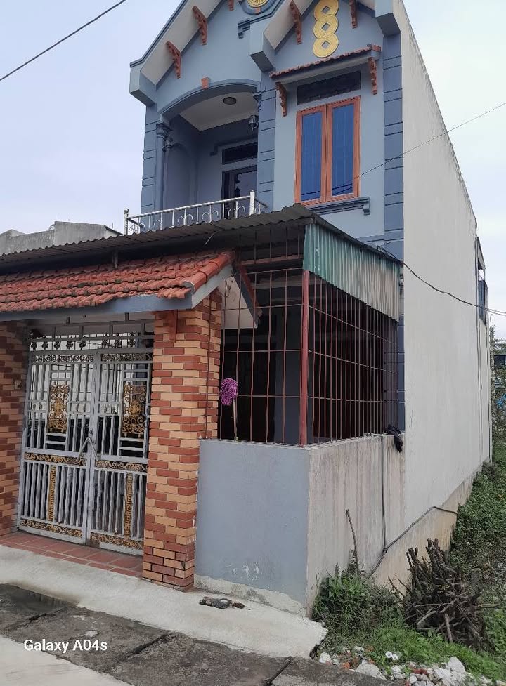 Nhà 2,5 tầng Đông Tiến 100m² giá 2 tỷ - Chính chủ bán nhanh!