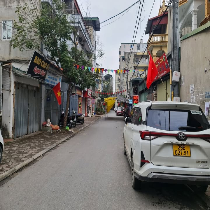 Nhà 3 tầng 111m² tại Đông Dư, Gia Lâm giá 10 tỷ - Sổ đỏ chính chủ!