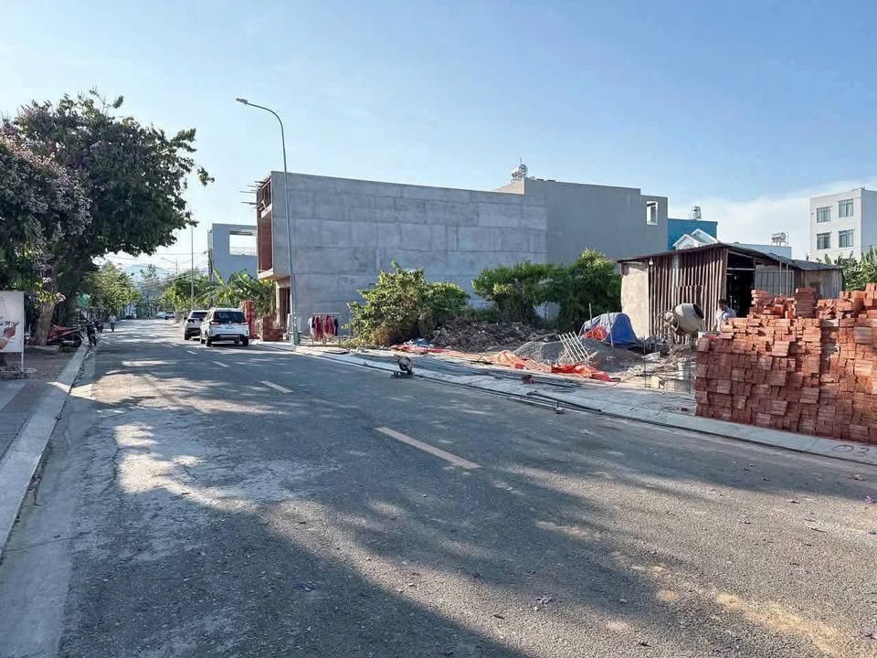 Biệt thự mặt tiền đường Chu Văn An, phường Long Tâm, 299m² - Vị trí đẹp, sổ riêng, giá chỉ 5 tỷ!