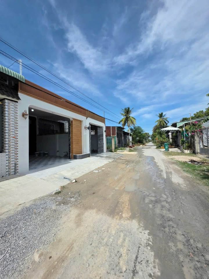 Nhà phố hiện đại 160m² tại Ninh Thạnh, Tây Ninh - Thiết kế sang trọng, giá tốt!