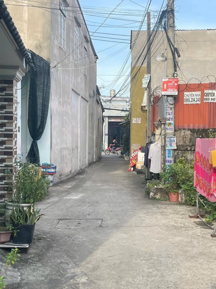 Nhà riêng ấp 3, xã Xuân Thới Thượng 54m² giá 2.1 tỷ - Vị trí dân cư đông đúc!