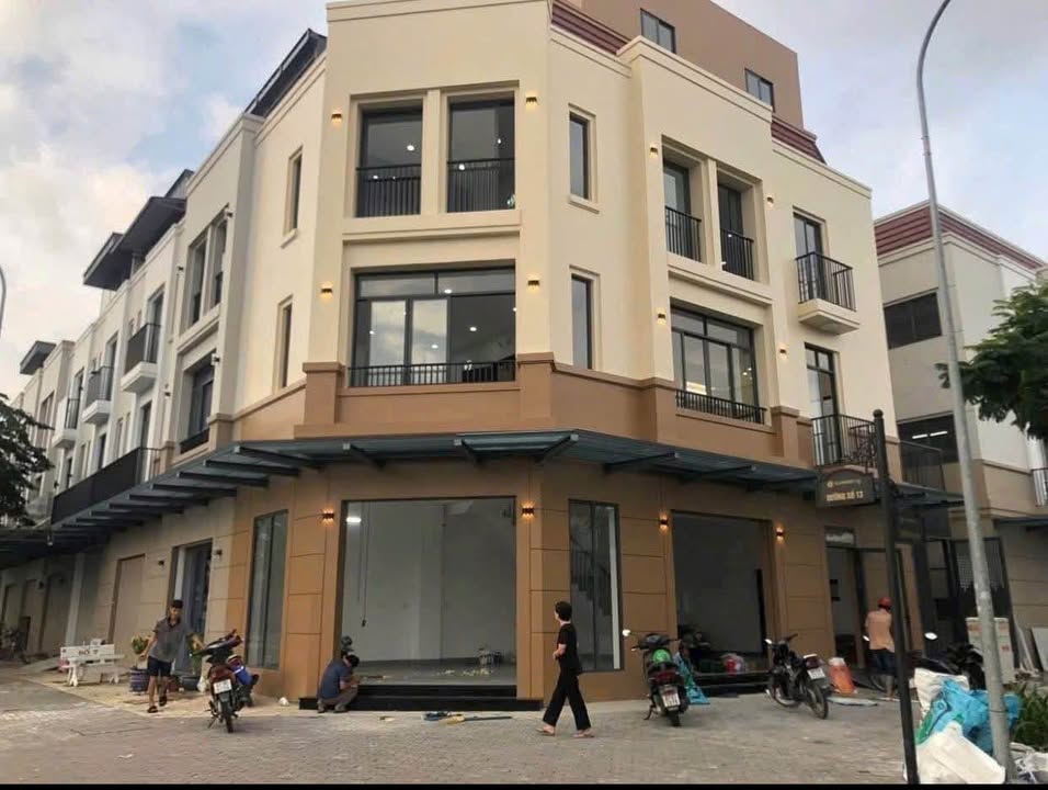 Nhà góc 1 trệt 2 lầu tại KĐT Tây Sông Hậu 110m² giá 12 triệu - Phù hợp kinh doanh đa ngành