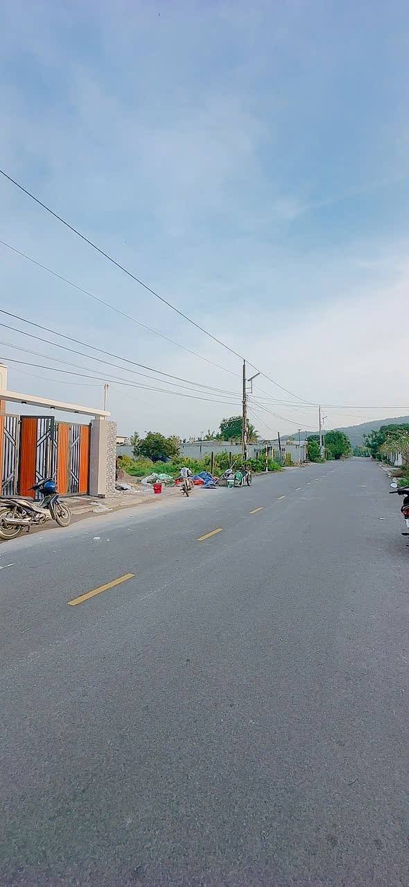 Nhà mới đẹp tại Tam Phước, Long Điền 150m² giá chỉ 1.85 tỷ - Thiết kế hiện đại, sân để xe hơi!