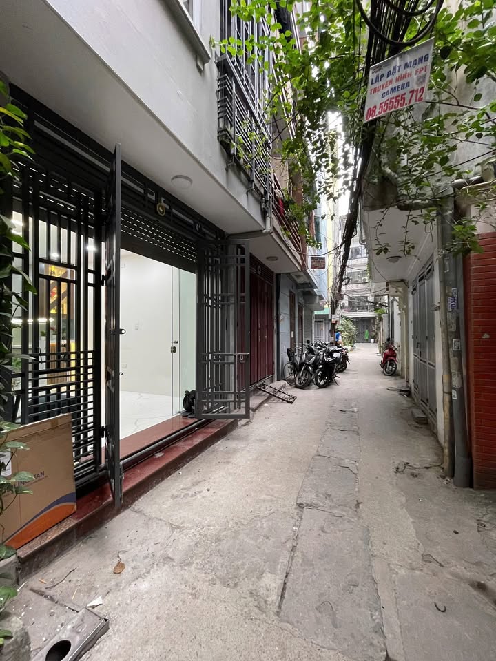 Nhà riêng Hoàng Hoa Thám, Ba Đình 31m² - Thiết kế thông thoáng, cách Hồ Tây chỉ 20m!