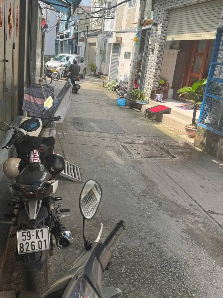 Nhà cấp 4 tại Khuông Việt, Phú Trung, 69m² giá 6.8 tỷ - Hẻm xe hơi thông thoáng!