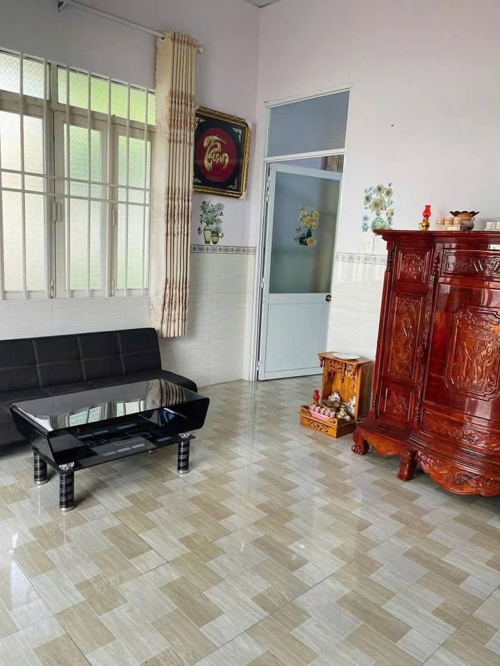 Nhà cấp 4 và 5 phòng trọ tại Đồng Xoài, 350m² chỉ 2.4 tỷ - Cơ hội đầu tư tuyệt vời!