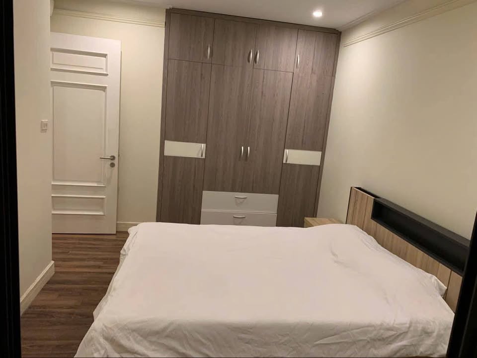 Căn hộ 4 phòng ngủ Đội Cấn 170m² giá 24 triệu - Full nội thất sang trọng!