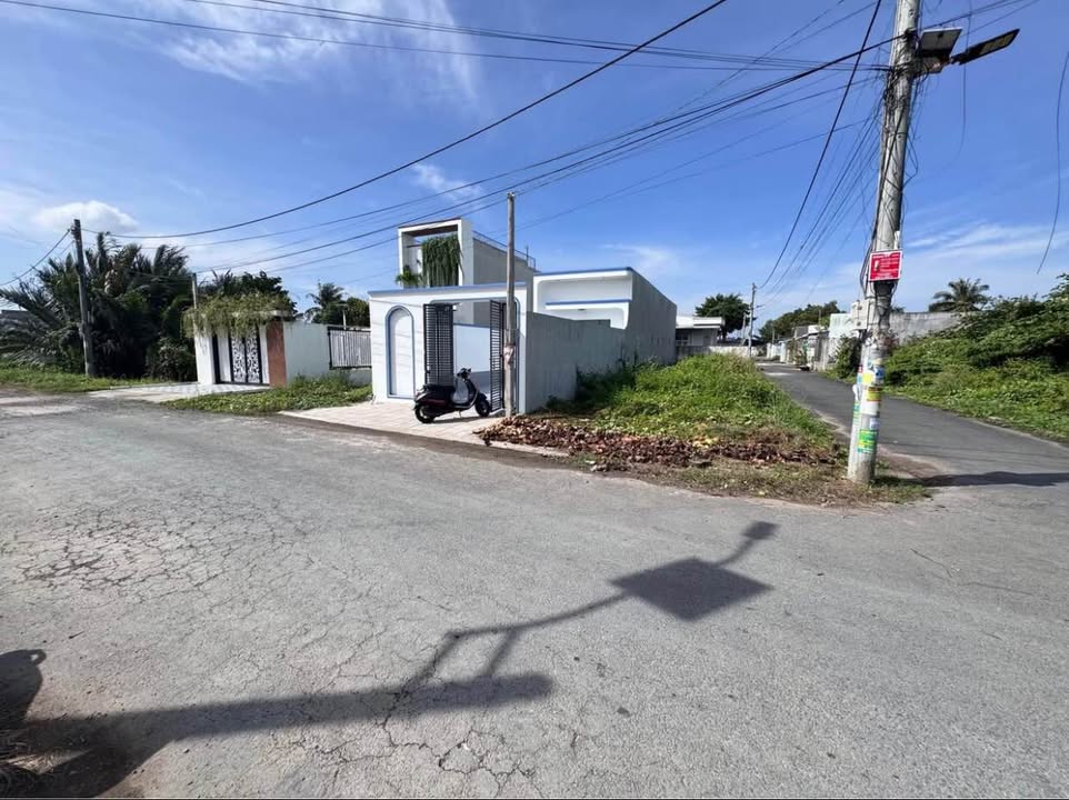 Nhà mới xây 160m² ấp Sa Bình, Trà Vinh giá 1.8 tỷ - Sân rộng đậu ô tô thoải mái!