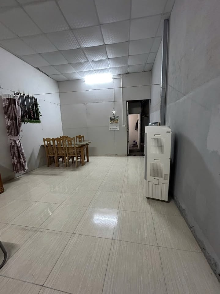 Nhà cấp 4 cho thuê tại ngõ 130 Ngũ Nhạc, 30m² - Giá chỉ 3 triệu/tháng!