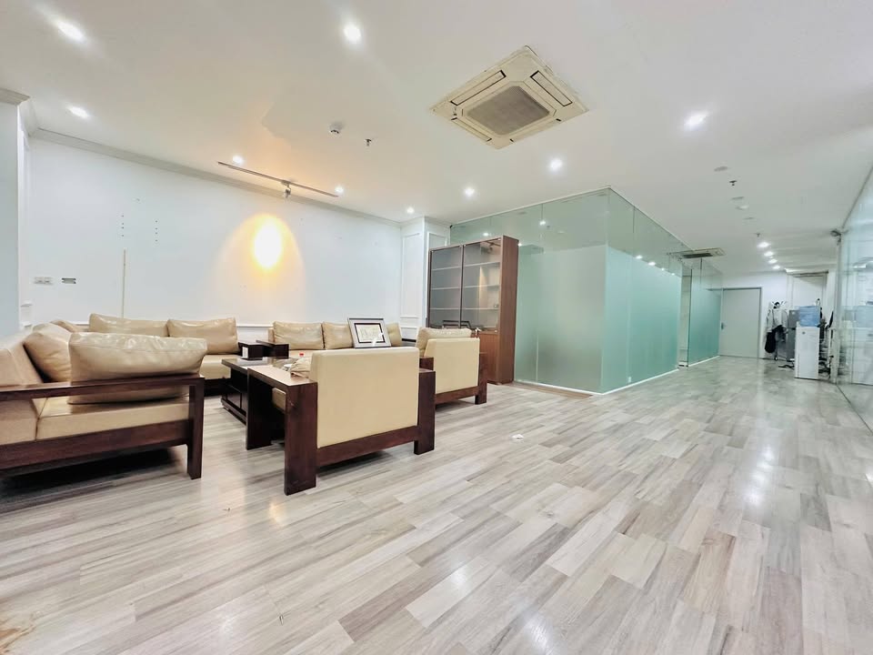 Văn phòng cho thuê tại 147 Phố Huế, 230m² - Không gian làm việc lý tưởng!