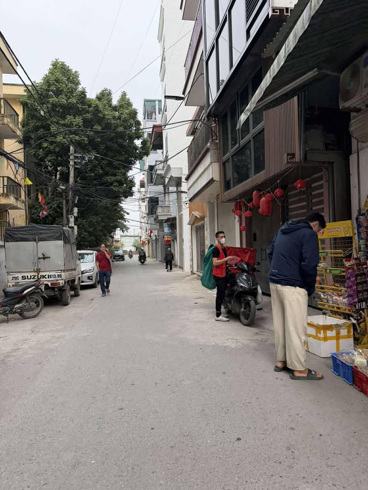 Nhà 4 tầng đường Quốc lộ 32, phường Đức Giang, 40m² - Ô tô đỗ cửa, giá thỏa thuận!