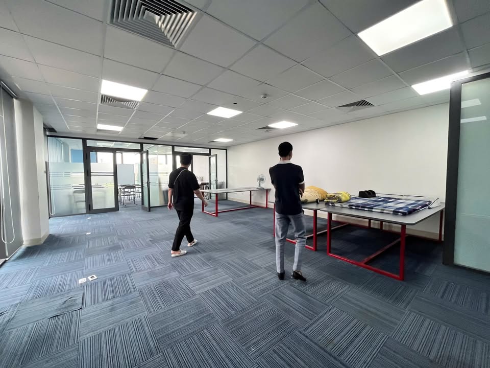 Văn phòng cho thuê tại Ngã Tư Sở 150m² giá chỉ 20 triệu/tháng - Không gian làm việc lý tưởng!
