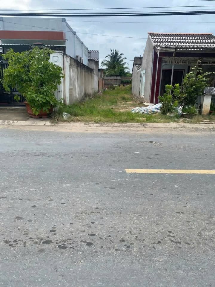 Đất nền Giồng Trôm 161.7m² giá 1.6 tỷ - Kinh doanh thuận lợi gần chợ