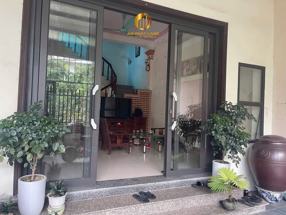 Nhà 2 Tầng Phố Bình Yên Tây Ninh Khánh 165m² - Khu Dân Cư An Ninh, Tiện Nghi Đầy Đủ!