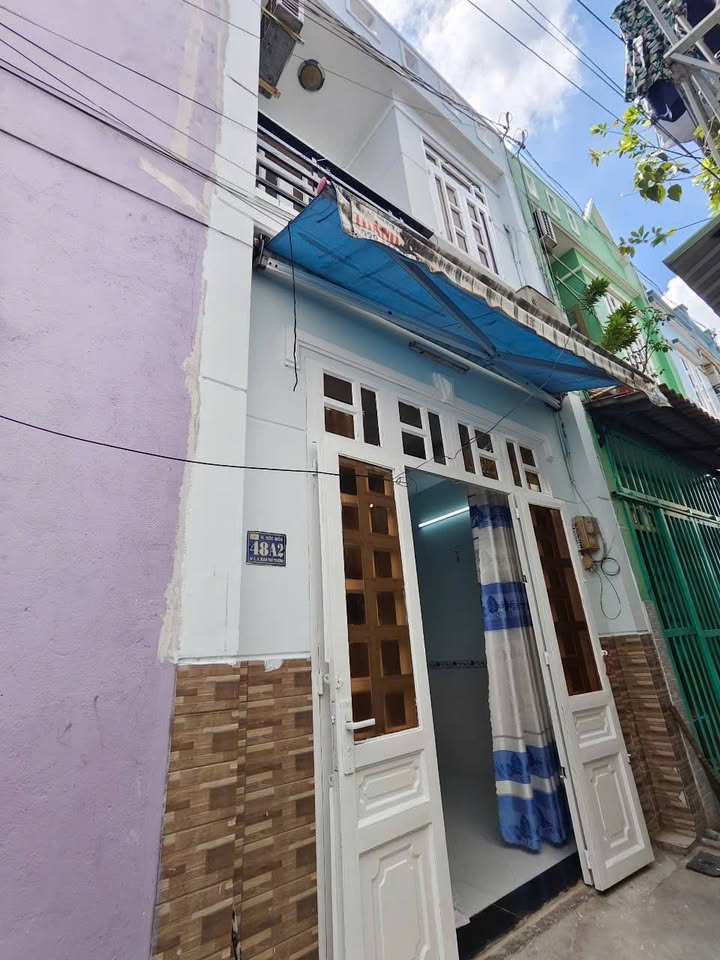 Nhà bán gấp tại Bà Điểm, Hóc Môn 28m² giá 1.33 tỷ - Vị trí đẹp, tiện ích đầy đủ!