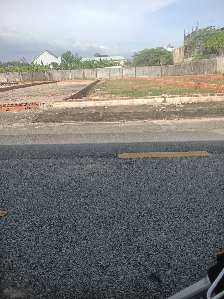 Bán đất mặt tiền đường Tân Hiệp 16, Hóc Môn, 115m² - Vị trí đẹp, giá thương lượng!