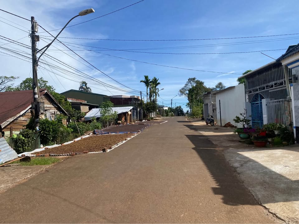 Đất nền Kiến Đức Đắk Nông 600m² giá 1.1 tỷ - Mặt tiền đường nhựa, thổ cư 100%!