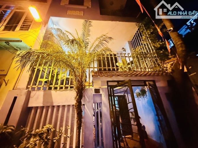 Nhà phố Lương Khánh Thiện 57m² giá 13.75 tỷ - Vị trí đắc địa, ô tô tránh thoải mái!