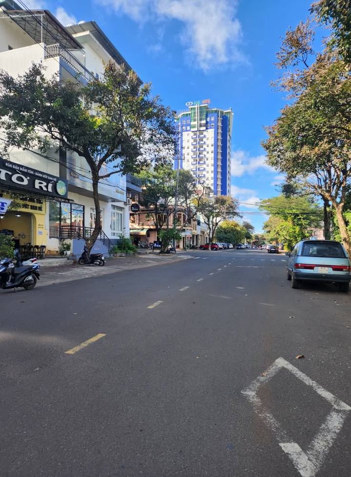 Nhà mặt tiền Đinh Tiên Hoàng, Pleiku 232m² giá 7 tỷ - Thích hợp kinh doanh!