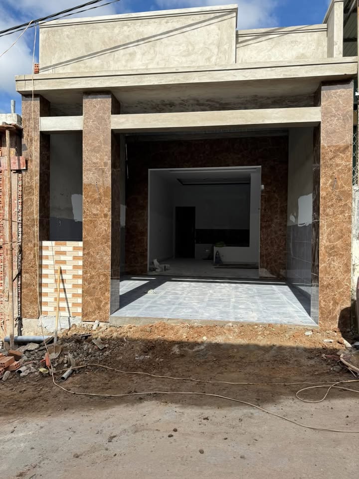 Nhà hẻm 240 Nguyễn Chí Thanh 115m² giá 1.3 tỷ - Ô tô vào tận sân!