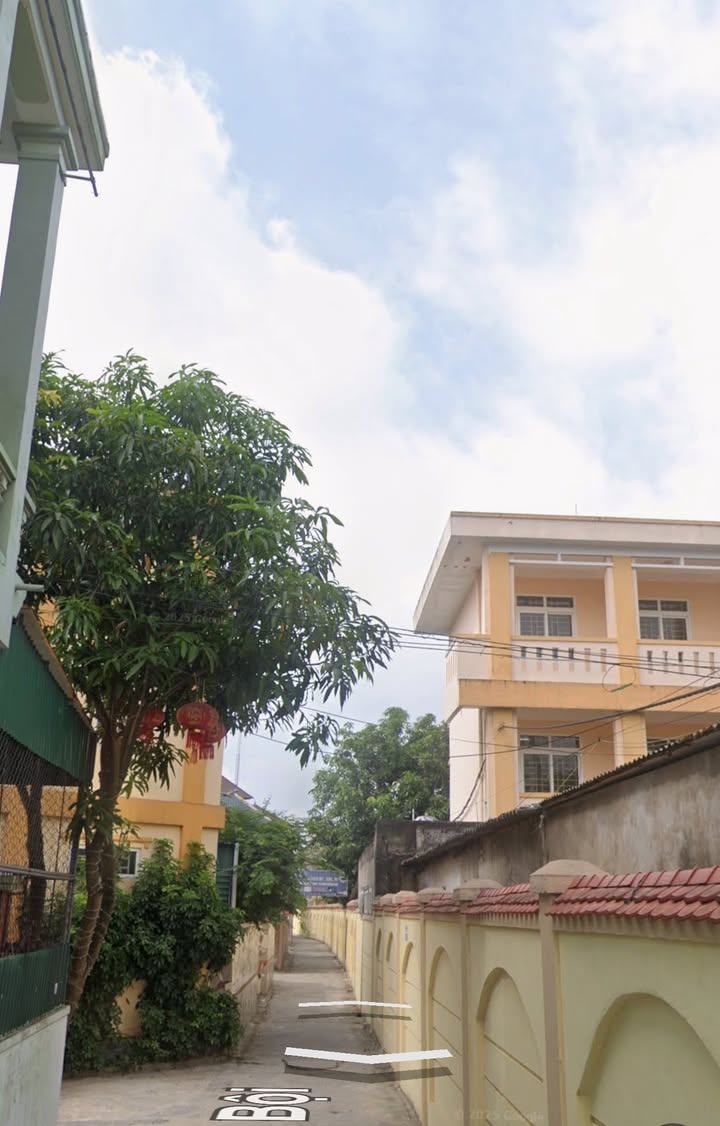 Nhà cho thuê 2,5 tầng tại ngõ Phan Bội Châu 85m² - Gần chợ Ga và trường C3 Hà Huy Tập!