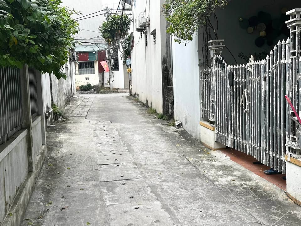 Nhà riêng Tổ 6 Tân Thịnh Hòa Bình 51m² giá 1 tỷ - Sân rộng ô tô đỗ thoải mái!