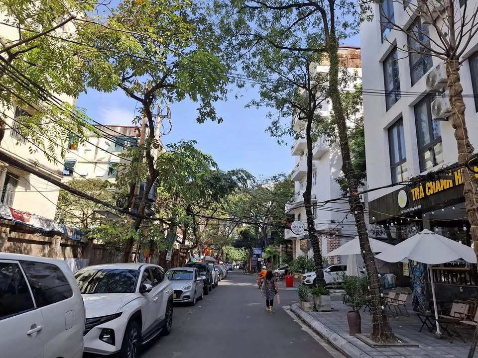 Nhà mặt ngõ Nghĩa Tân 56m² giá 24 tỷ - Kinh doanh đỉnh cao!