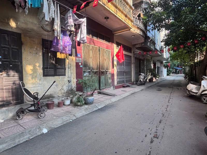 Nhà cấp 4 Hoàng Công Chất, Bắc Từ Liêm 31m² giá 9.8 tỷ - Đầu tư sinh lời lý tưởng!