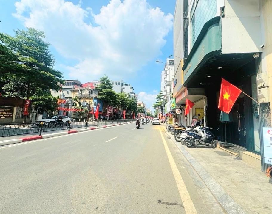 Nhà mặt phố Tôn Đức Thắng 39m² giá 19.3 tỷ - Sổ nở hậu, vị trí đắc địa!