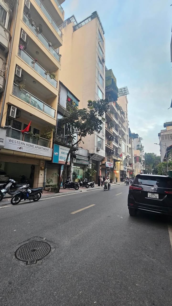 FrontHouse Phó Đức Chính 70m² giá thỏa thuận - Địa điểm đắc địa gần Hồ Tây!