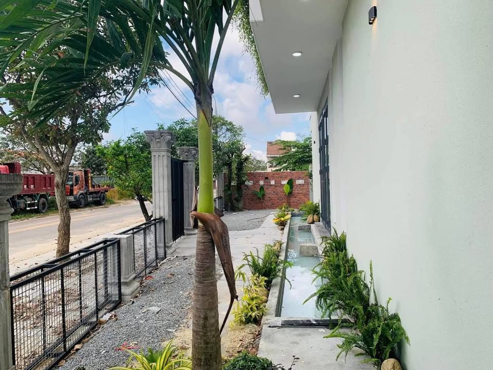 Nhà 2 tầng lô góc KDC Cầu Kỳ Phú, Tam Kỳ 184m² giá 4.1 tỷ - Nhà mới đẹp, nội thất đầy đủ!