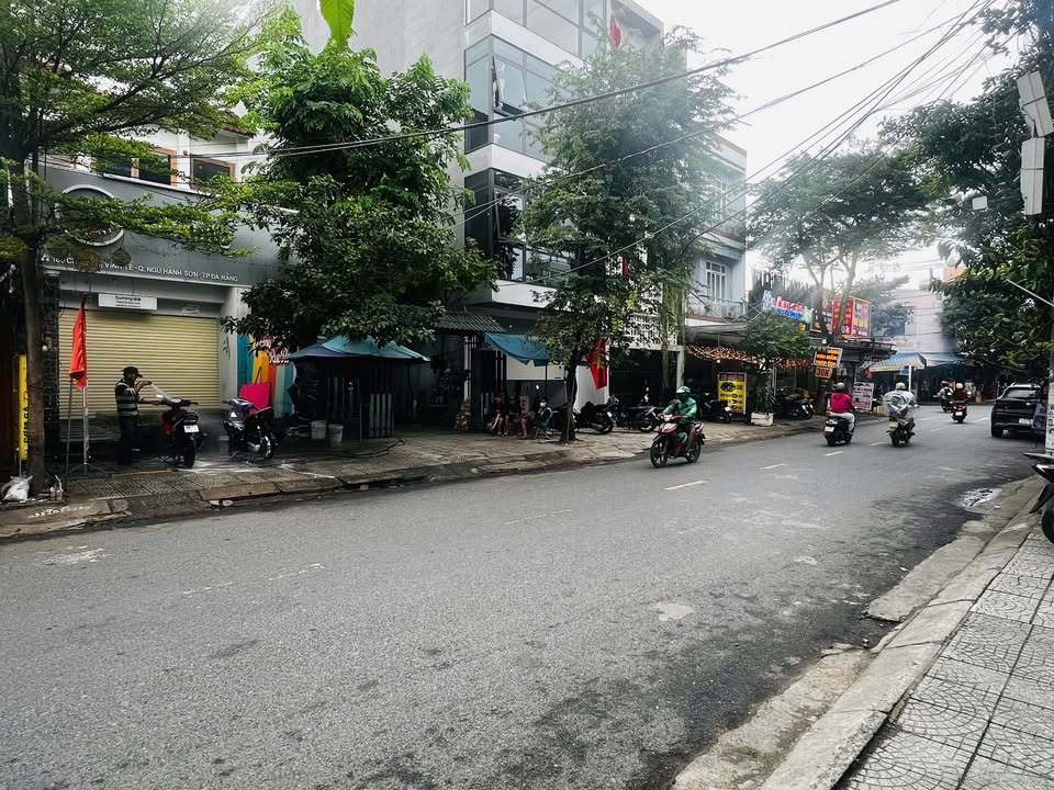 Nhà 3 tầng mặt tiền Châu Thị Vĩnh Tế Đà Nẵng 120m² giá 24 tỷ - Vị trí đẹp, thông thẳng ra biển!