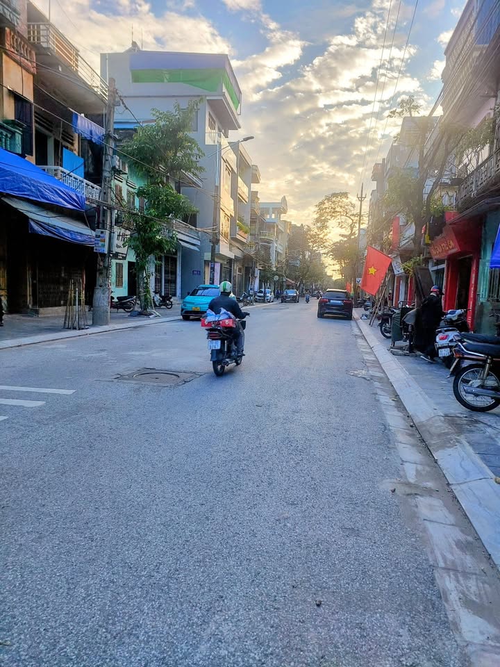 Nhà 4 Tầng Mặt Đường Phan Đình Phùng 56m² Giá 7 Tỷ - Kinh Doanh Đắc Địa!