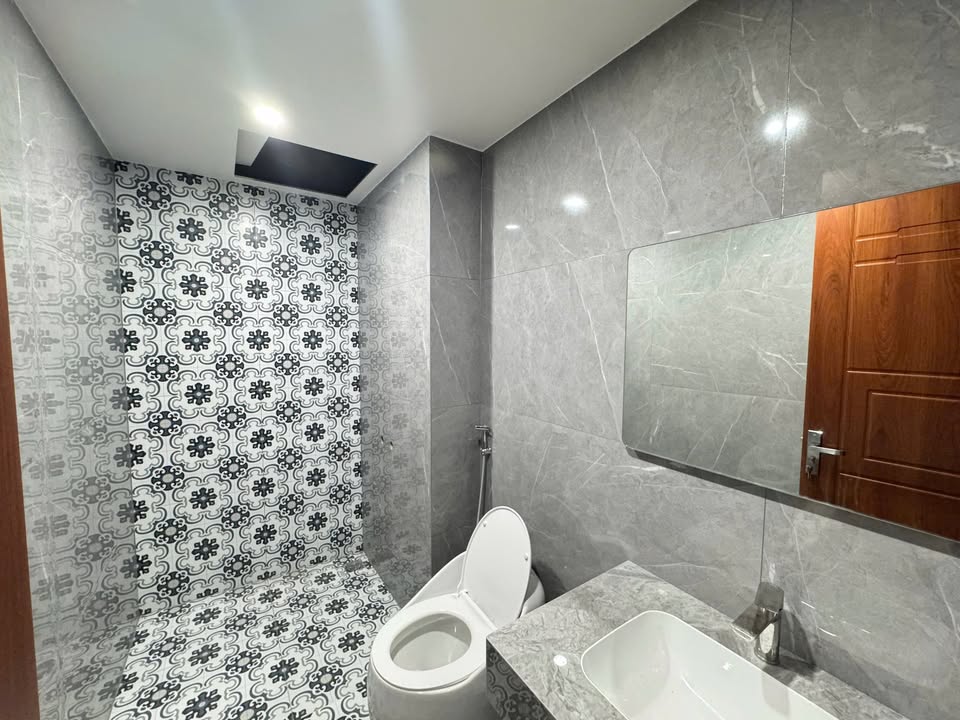 Nhà 5 tầng 60m² tại Thành Tô, Hải An, Hải Phòng - Giá 9.9 tỷ, Thang Máy Sang Trọng!