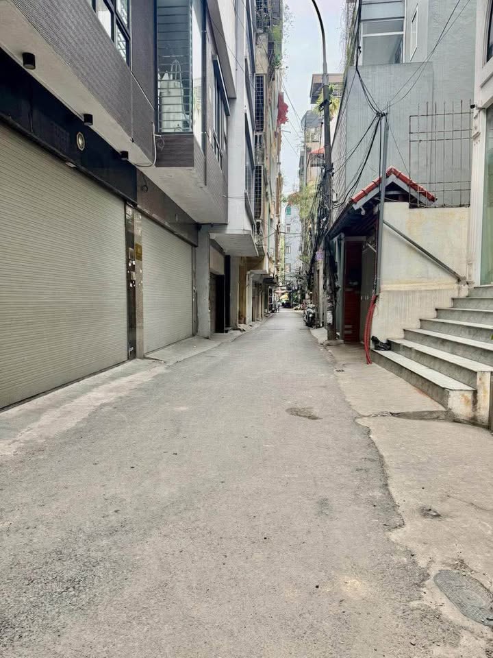 Nhà phố Thái Hà 66m² giá 18.2 tỷ - Ô tô đỗ cửa, lô góc thoáng mát!