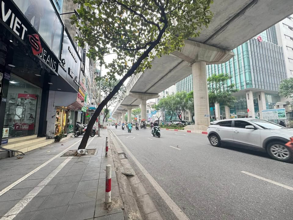 Bán đất tặng nhà 2 mặt phố Cầu Giấy 168m² giá 125 tỷ - Đầu tư lý tưởng cho khách sạn!