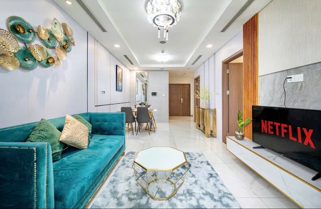 Căn hộ Vinhomes Central Park quận Bình Thạnh 70m² giá 14.3 tỷ - Nội thất cao cấp, an ninh 5 lớp!