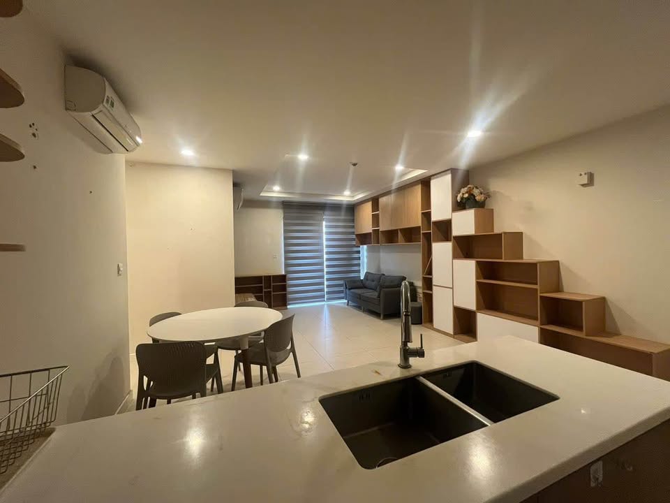 Căn hộ Kosmo Tây Hồ 74.5m² giá 8.2 tỷ - Full nội thất, sổ đỏ chính chủ!