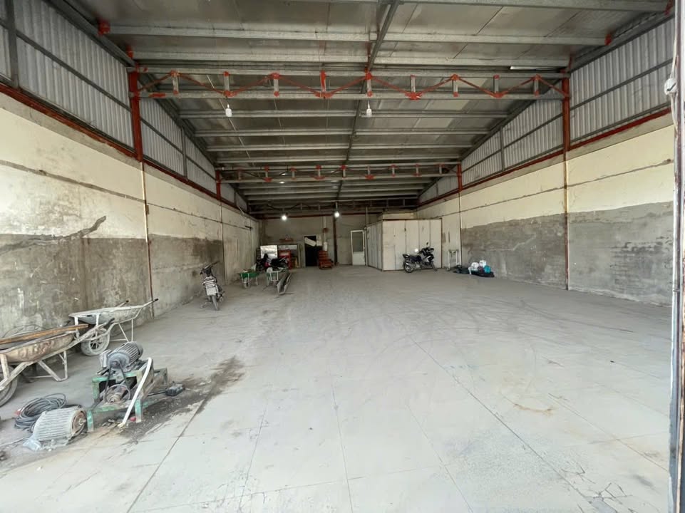 Kho Xưởng cho thuê mặt tiền Thạnh Xuân, Q12, 200m² - Phù hợp cho mọi ngành nghề!