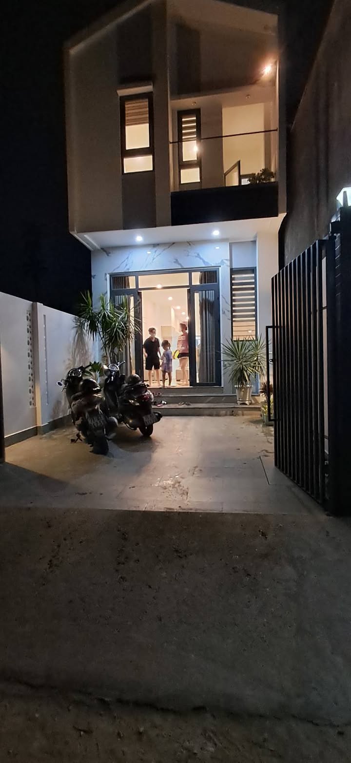 Nhà mới 100% tại Phú Khương, Bến Tre 104m² giá chỉ 2.69 tỷ - Thiết kế hiện đại, sẵn sàng ở ngay!