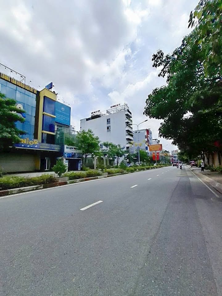 Đất nền Dĩ An 125m² giá 11.99 tỷ - Mở văn phòng kinh doanh thuận lợi!